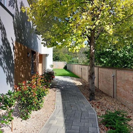 Linden Apartman 002 - Adults Only Mosonmagyaróvár 外观 照片
