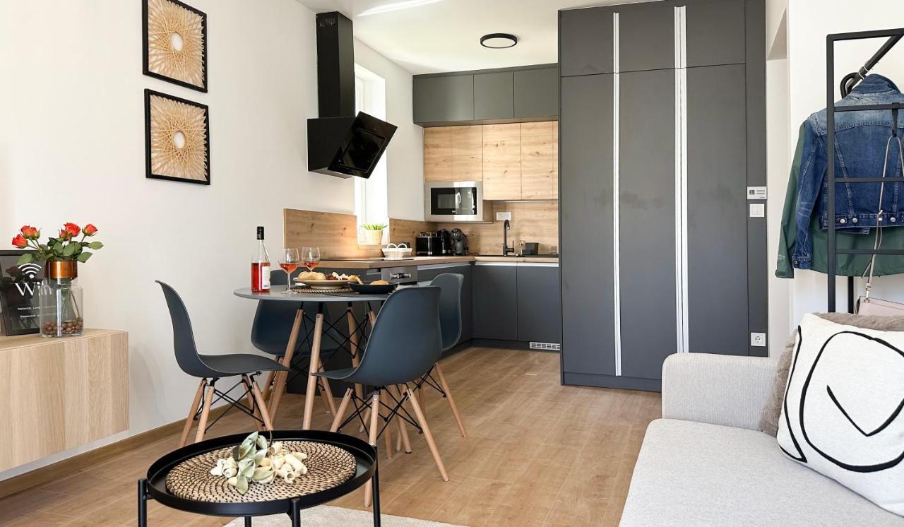 Linden Apartman 002 - Adults Only Mosonmagyaróvár 外观 照片