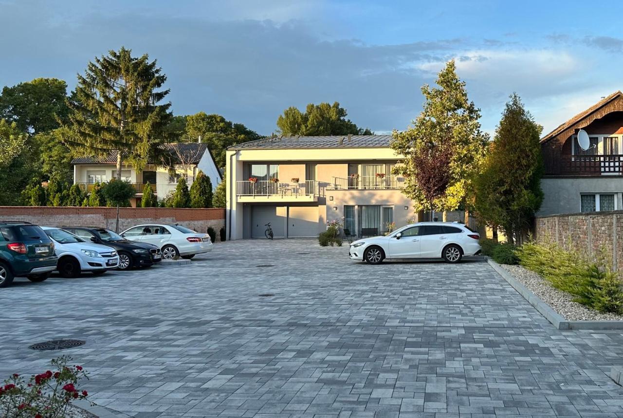 Linden Apartman 002 - Adults Only Mosonmagyaróvár 外观 照片