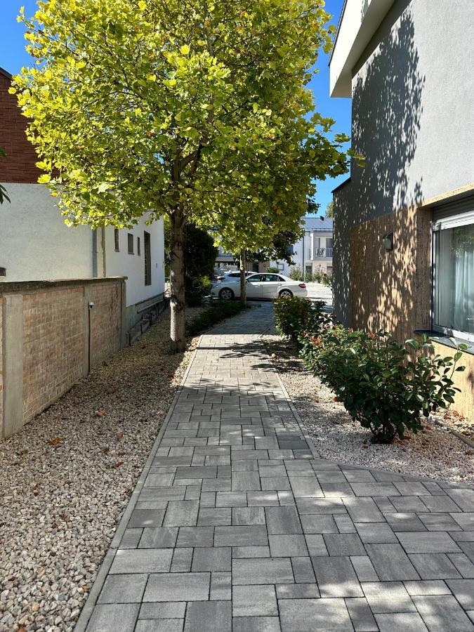 Linden Apartman 002 - Adults Only Mosonmagyaróvár 外观 照片