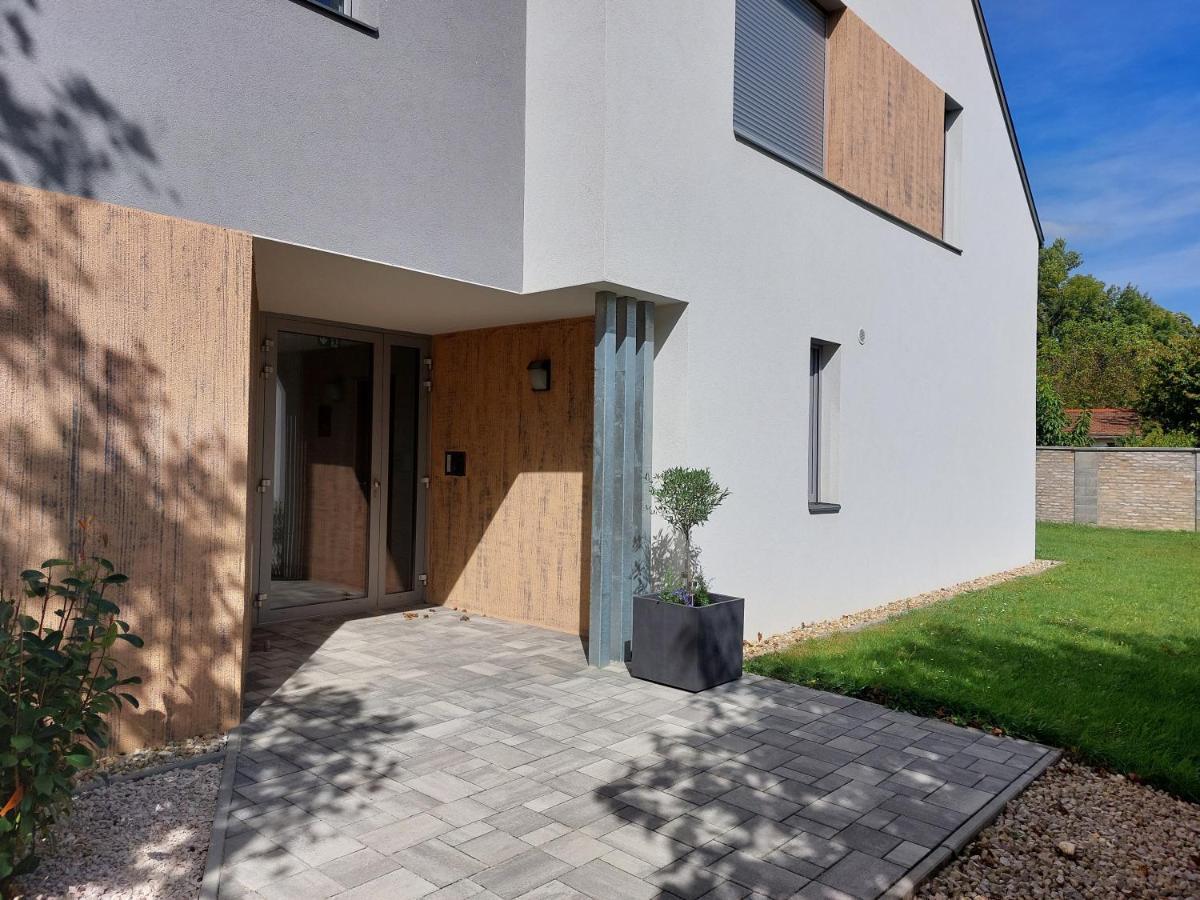 Linden Apartman 002 - Adults Only Mosonmagyaróvár 外观 照片