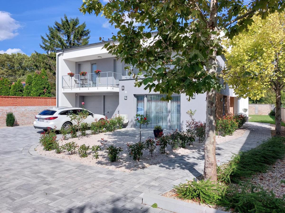 Linden Apartman 002 - Adults Only Mosonmagyaróvár 外观 照片